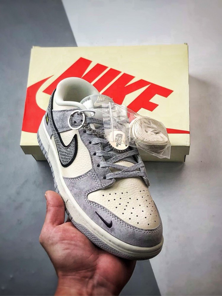 【AT3268】Nike x The North Face Dunk Low 灰色のレトロスタイル。クラシックでトレンディなデザインのNike Dunk Low Retro。