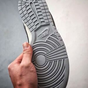 【AT3268】Nike x The North Face Dunk Low 灰色のレトロスタイル。クラシックでトレンディなデザインのNike Dunk Low Retro。