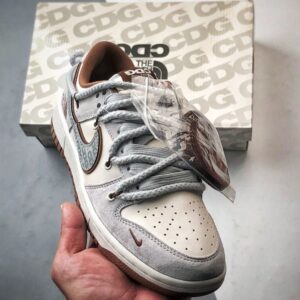 【AT3269】Nike x The North FaceコラボDunk Lowクラシックファッションスポーツシューズ - グレーと茶色の配色 Nike Dunk Low Retro ノースフェイスCDGグレーと茶色のストラップ付き ローカットカジュアルスポーツスニーカー