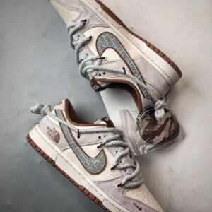 【AT3269】Nike x The North FaceコラボDunk Lowクラシックファッションスポーツシューズ - グレーと茶色の配色 Nike Dunk Low Retro ノースフェイスCDGグレーと茶色のストラップ付き ローカットカジュアルスポーツスニーカー