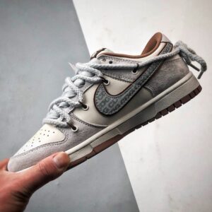 【AT3269】Nike x The North FaceコラボDunk Lowクラシックファッションスポーツシューズ - グレーと茶色の配色 Nike Dunk Low Retro ノースフェイスCDGグレーと茶色のストラップ付き ローカットカジュアルスポーツスニーカー