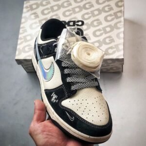 【AT3272】Nike x The North Face Dunk Low は、ファッションのカラーコーディネートが施されたスニーカーです。Nike Dunk Low Retro は、The North Faceとのコラボで、白と黒のカラーブロックが施されており、ローカットのカジュアルなスポーツシューズです。