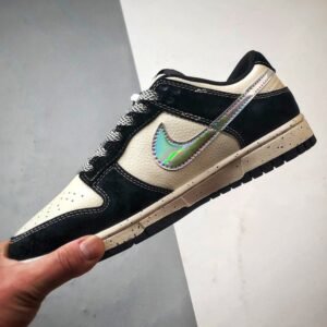 【AT3272】Nike x The North Face Dunk Low は、ファッションのカラーコーディネートが施されたスニーカーです。Nike Dunk Low Retro は、The North Faceとのコラボで、白と黒のカラーブロックが施されており、ローカットのカジュアルなスポーツシューズです。