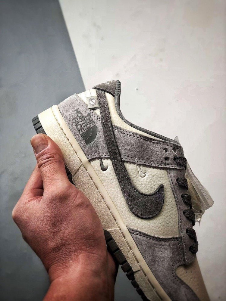 【AT3273】Nike x The North Face Dunk Low ナイキ×ザ・ノースフェイス ダンクロー 灰色のレトロスポーツシューズ ファッション性の高いデザイン ナイキ ダンクロー レトロ ノースフェイス オフホワイトグレー ダブルフック ロープロファイル カジュアルスポーツシューズ