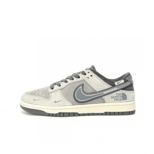 【AT3274】Nike x The North Faceのコラボレーションローカットスポーツシューズ、Nike Dunk Low RetroとThe North Faceのグレーミックス ローカットカジュアルスポーツスニーカー