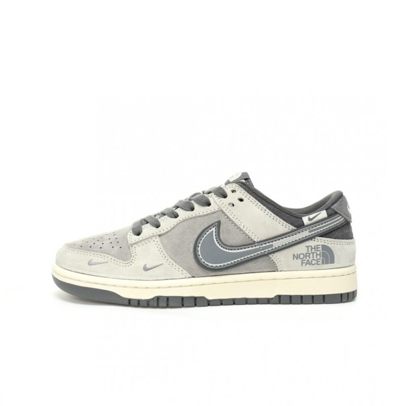 【AT3274】Nike x The North Faceのコラボレーションローカットスポーツシューズ、Nike Dunk Low RetroとThe North Faceのグレーミックス ローカットカジュアルスポーツスニーカー