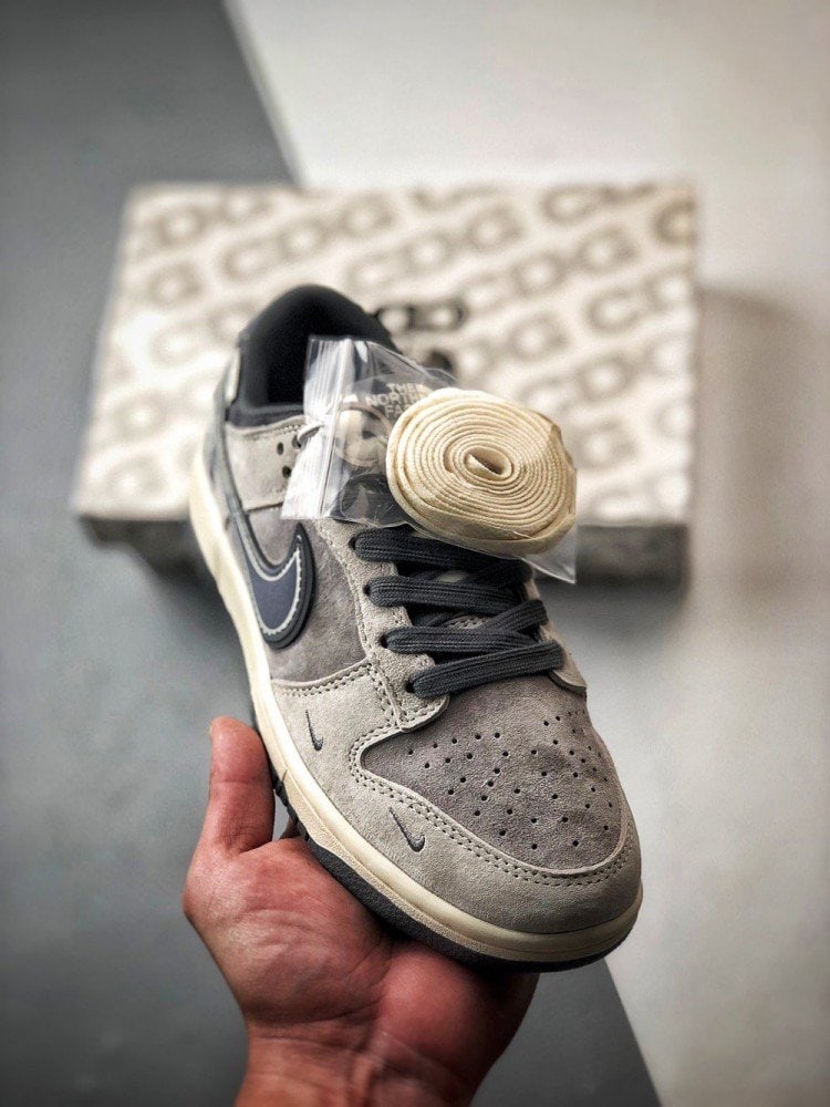【AT3274】Nike x The North Faceのコラボレーションローカットスポーツシューズ、Nike Dunk Low RetroとThe North Faceのグレーミックス ローカットカジュアルスポーツスニーカー