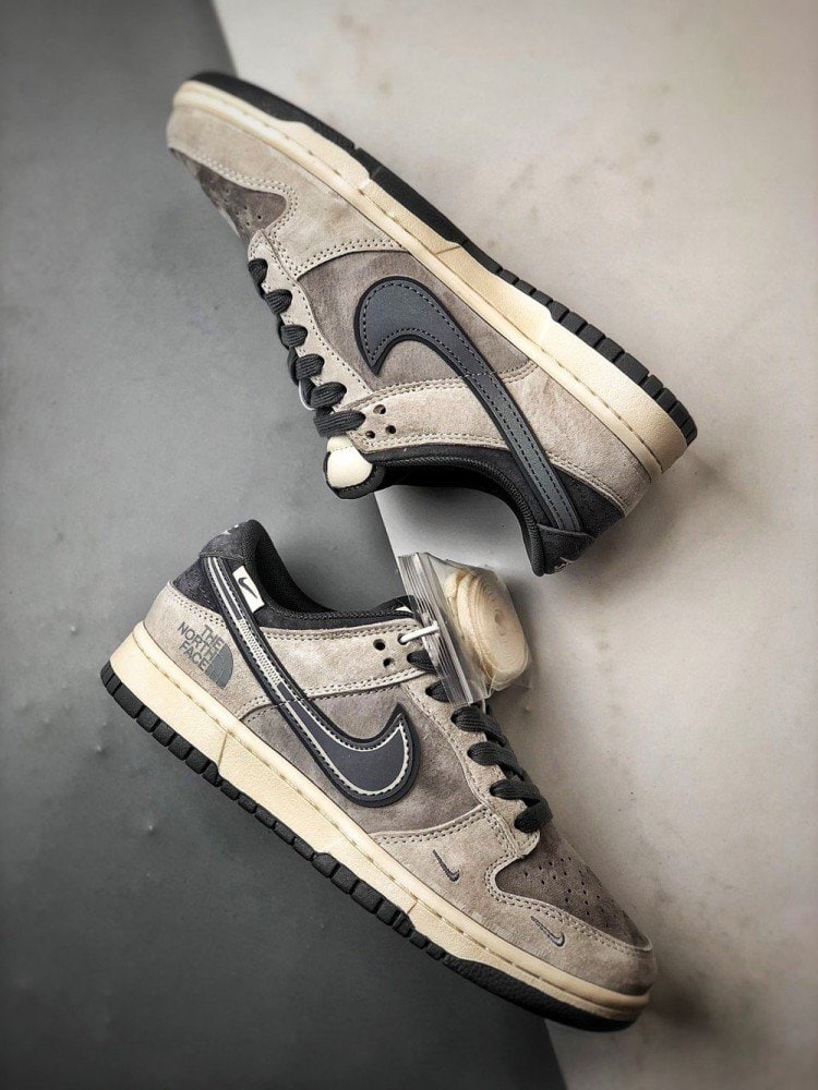 【AT3274】Nike x The North Faceのコラボレーションローカットスポーツシューズ、Nike Dunk Low RetroとThe North Faceのグレーミックス ローカットカジュアルスポーツスニーカー