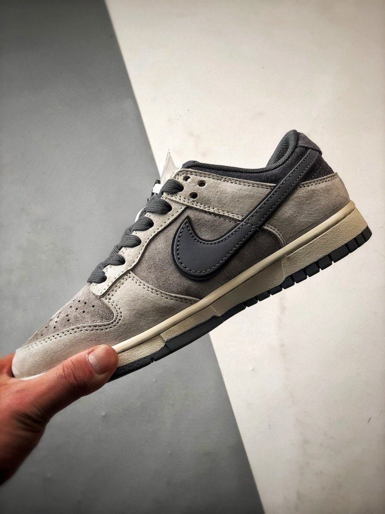 【AT3274】Nike x The North Faceのコラボレーションローカットスポーツシューズ、Nike Dunk Low RetroとThe North Faceのグレーミックス ローカットカジュアルスポーツスニーカー