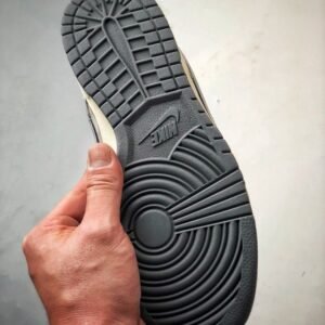 【AT3274】Nike x The North Faceのコラボレーションローカットスポーツシューズ、Nike Dunk Low RetroとThe North Faceのグレーミックス ローカットカジュアルスポーツスニーカー