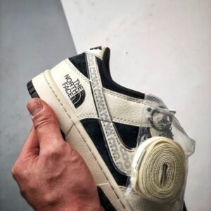 【AT3275】The North Face x Nike ノースフェイス×ナイキ アライアンススニーカー - ブラック＆ホワイトのトレンドデザイン　Nike Dunk Low Retro ノースフェイスCDG オフホワイト&ブラック ローカットカジュアルスポーツシューズ