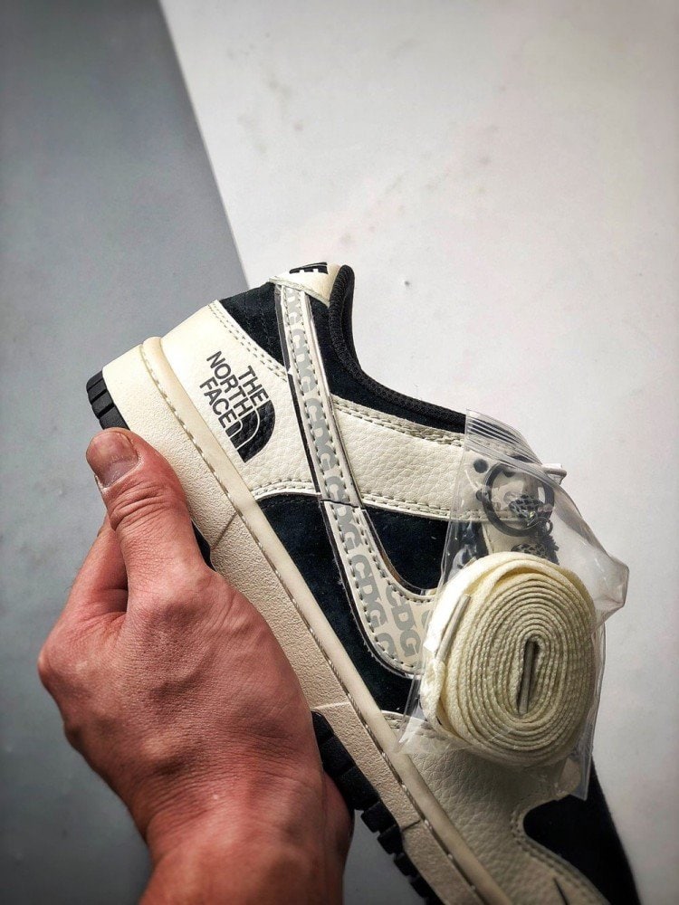 【AT3275】The North Face x Nike ノースフェイス×ナイキ アライアンススニーカー - ブラック＆ホワイトのトレンドデザイン　Nike Dunk Low Retro ノースフェイスCDG オフホワイト&ブラック ローカットカジュアルスポーツシューズ