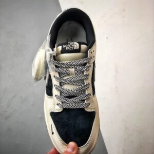 【AT3275】The North Face x Nike ノースフェイス×ナイキ アライアンススニーカー - ブラック＆ホワイトのトレンドデザイン　Nike Dunk Low Retro ノースフェイスCDG オフホワイト&ブラック ローカットカジュアルスポーツシューズ