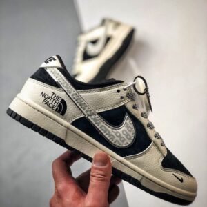 【AT3275】The North Face x Nike ノースフェイス×ナイキ アライアンススニーカー - ブラック＆ホワイトのトレンドデザイン　Nike Dunk Low Retro ノースフェイスCDG オフホワイト&ブラック ローカットカジュアルスポーツシューズ