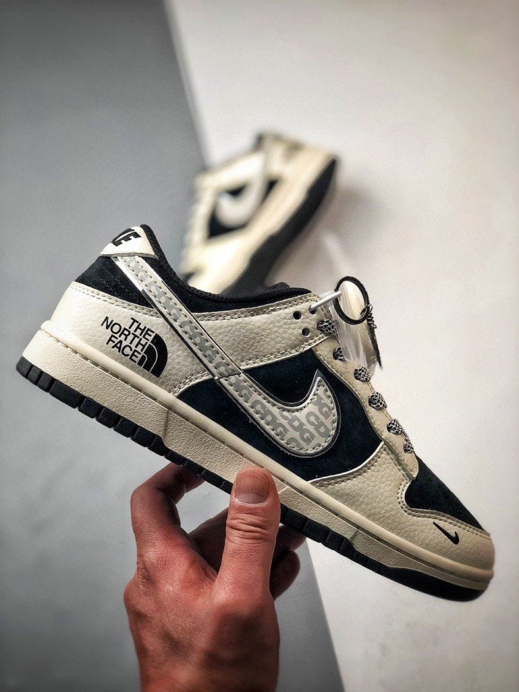 【AT3275】The North Face x Nike ノースフェイス×ナイキ アライアンススニーカー - ブラック＆ホワイトのトレンドデザイン　Nike Dunk Low Retro ノースフェイスCDG オフホワイト&ブラック ローカットカジュアルスポーツシューズ