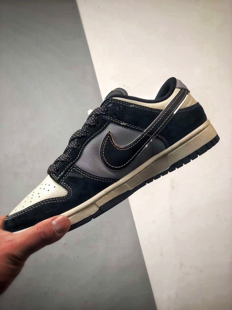 【AT3276】CDG x The North Face x Nike Dunk Lowのコラボレーションスニーカー、Nike Dunk Low Retro。CDGのプリントとThe North Faceのロゴが施されたローカットスポーツシューズ。