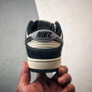 【AT3276】CDG x The North Face x Nike Dunk Lowのコラボレーションスニーカー、Nike Dunk Low Retro。CDGのプリントとThe North Faceのロゴが施されたローカットスポーツシューズ。