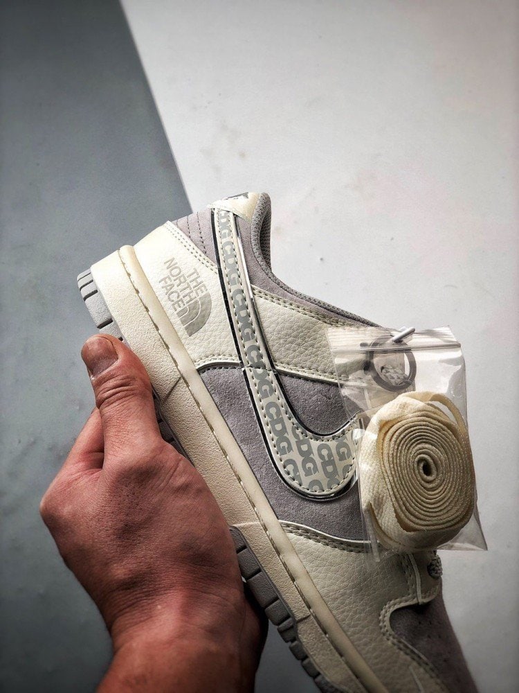 【AT3278】The North Face x Nike ノースフェイス×ナイキコラボスポーツカジュアルシューズ。ファッションにも合う快適なデザイン。NK Dunk Low RetroノースフェイスCDGミルキーグレーローカットカジュアルスポーツスニーカー。