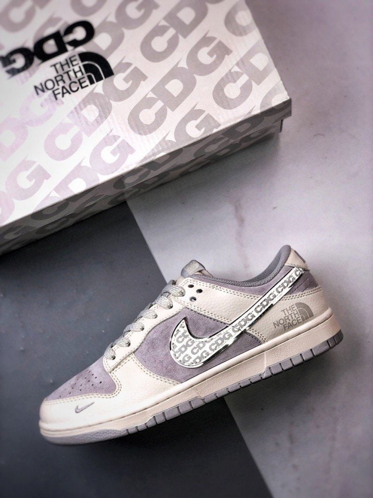【AT3278】The North Face x Nike ノースフェイス×ナイキコラボスポーツカジュアルシューズ。ファッションにも合う快適なデザイン。NK Dunk Low RetroノースフェイスCDGミルキーグレーローカットカジュアルスポーツスニーカー。