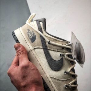 【AT3279】The North Face x Nike ノースフェイス×ナイキ　ナイキダンクローレトロ　ノースフェイスのグレーウィートデコンストラクティブストラップ　ローカットカジュアルスポーツシューズ