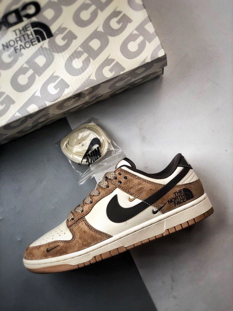 【AT3280】Nike × The North Faceの復古デザインスニーカー、Nike Dunk Low Retroノースフェイス白茶黒のフック、ローカットカジュアルスポーツシューズ