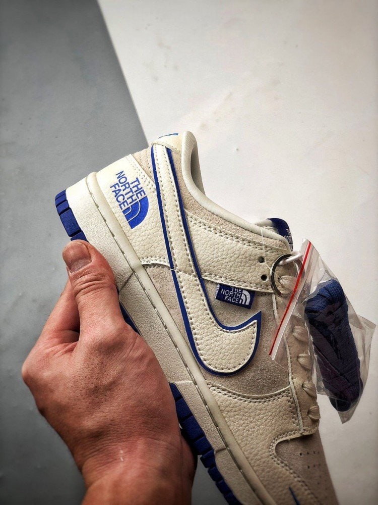 【AT3281】クラシックなヴィンテージスタイル The North Face x Nike コラボスニーカー