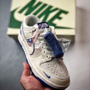 【AT3281】クラシックなヴィンテージスタイル The North Face x Nike コラボスニーカー