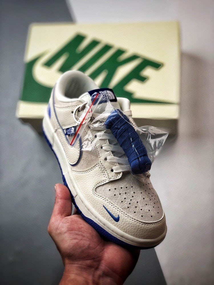 【AT3281】クラシックなヴィンテージスタイル The North Face x Nike コラボスニーカー