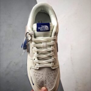 【AT3281】クラシックなヴィンテージスタイル The North Face x Nike コラボスニーカー
