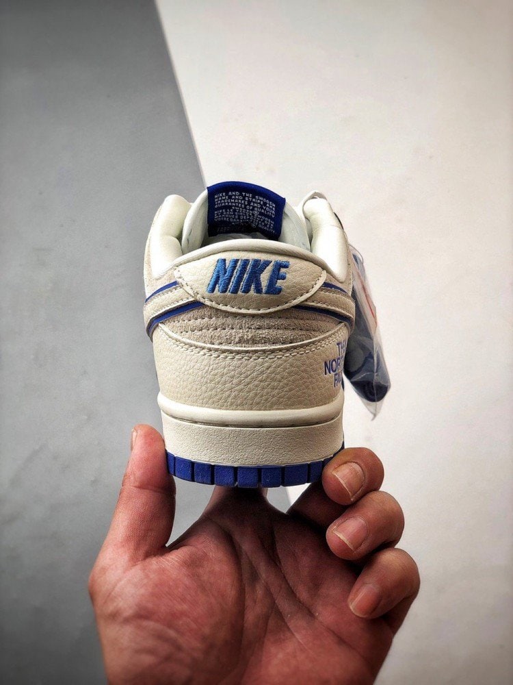 【AT3281】クラシックなヴィンテージスタイル The North Face x Nike コラボスニーカー