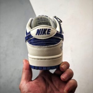 【AT3282】The North Face x Nike 经典でレトロなスタイル、The North FaceとNikeのコラボレーションシューズ、Nike Dunk Low Retroが北面CDGカラーで白と青を組み合わせたローカットのカジュアルスポーツシューズ。