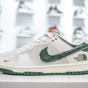 【AT3284】The North Face x Nikeのクラシックコラボレーションスポーツシューズ、Nike Dunk Low Retro North Face CDGミックスレザー アイボリー/グリーン ローカットカジュアルスポーツシューズ
