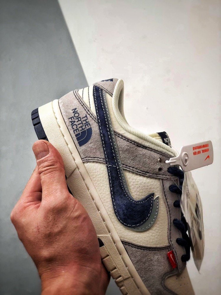 【AT3285】The North Face × Nike ノースフェイス×ナイキのコラボレーションクラシックレトロスポーツシューズ - 個性的なトレンド必須アイテム。 ナイキ ダンク ロー レトロ ノースフェイス ベージュブルー ダブルフック ローカットカジュアルスポーツシューズ