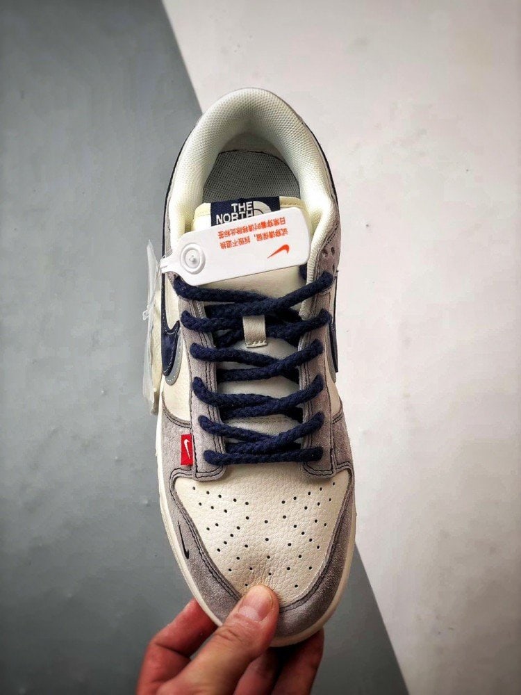 【AT3285】The North Face × Nike ノースフェイス×ナイキのコラボレーションクラシックレトロスポーツシューズ - 個性的なトレンド必須アイテム。 ナイキ ダンク ロー レトロ ノースフェイス ベージュブルー ダブルフック ローカットカジュアルスポーツシューズ
