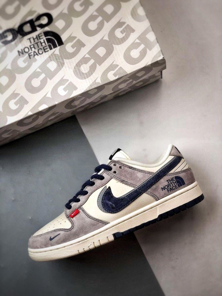 【AT3285】The North Face × Nike ノースフェイス×ナイキのコラボレーションクラシックレトロスポーツシューズ - 個性的なトレンド必須アイテム。 ナイキ ダンク ロー レトロ ノースフェイス ベージュブルー ダブルフック ローカットカジュアルスポーツシューズ