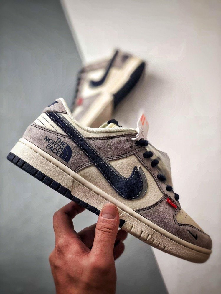 【AT3285】The North Face × Nike ノースフェイス×ナイキのコラボレーションクラシックレトロスポーツシューズ - 個性的なトレンド必須アイテム。 ナイキ ダンク ロー レトロ ノースフェイス ベージュブルー ダブルフック ローカットカジュアルスポーツシューズ