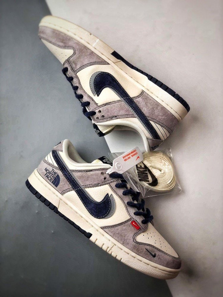 【AT3285】The North Face × Nike ノースフェイス×ナイキのコラボレーションクラシックレトロスポーツシューズ - 個性的なトレンド必須アイテム。 ナイキ ダンク ロー レトロ ノースフェイス ベージュブルー ダブルフック ローカットカジュアルスポーツシューズ
