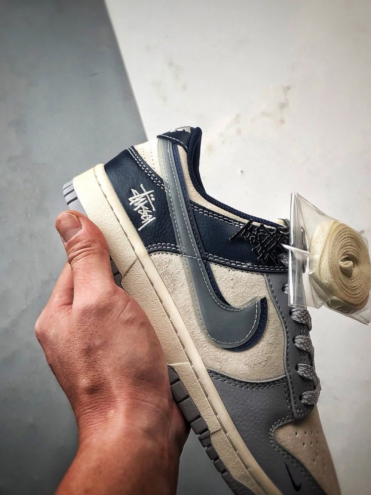 【AT3286】ファッションのレトロスタイル、Stüssy x Nike コラボレーションユニセックスシューズ Nike Dunk Low Retro Stüssy グレーとブルーのダブルフックローカットカジュアルスポーツシューズ
