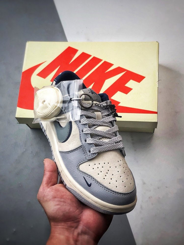【AT3286】ファッションのレトロスタイル、Stüssy x Nike コラボレーションユニセックスシューズ Nike Dunk Low Retro Stüssy グレーとブルーのダブルフックローカットカジュアルスポーツシューズ