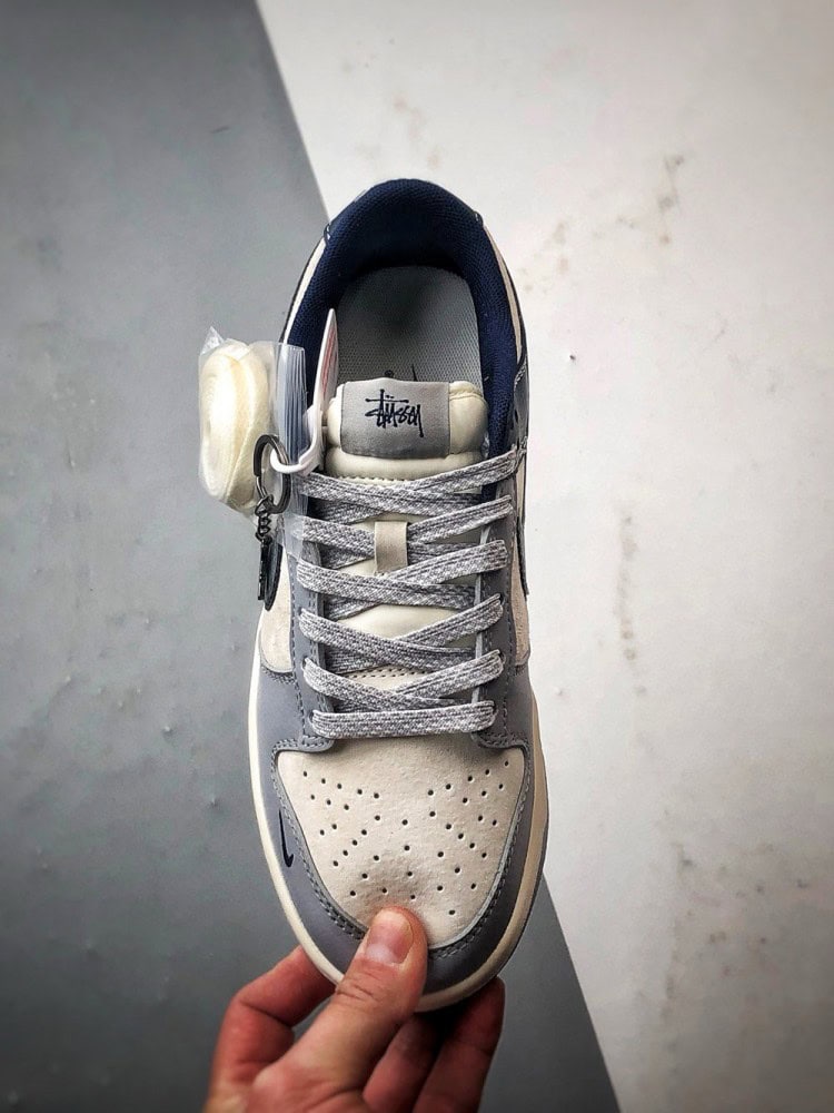 【AT3286】ファッションのレトロスタイル、Stüssy x Nike コラボレーションユニセックスシューズ Nike Dunk Low Retro Stüssy グレーとブルーのダブルフックローカットカジュアルスポーツシューズ