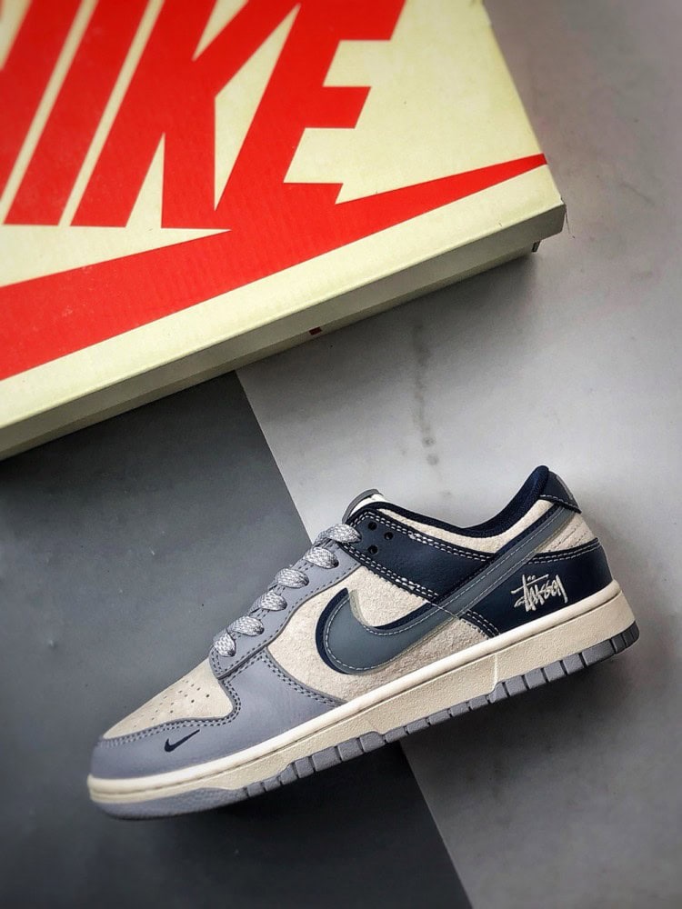 【AT3286】ファッションのレトロスタイル、Stüssy x Nike コラボレーションユニセックスシューズ Nike Dunk Low Retro Stüssy グレーとブルーのダブルフックローカットカジュアルスポーツシューズ