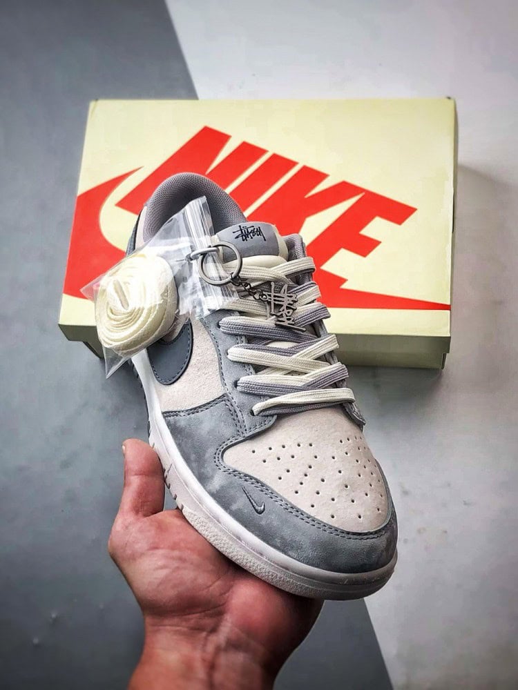 【AT3287】Nike x Stussy コラボレーションのヴィンテージスポーツシューズ - ユニークな迷彩デザインNike Dunk Low Retro ステューシー・ミッドナイトグレー染色ローカットカジュアルスポーツスニーカー