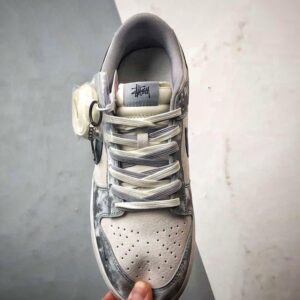【AT3287】Nike x Stussy コラボレーションのヴィンテージスポーツシューズ - ユニークな迷彩デザインNike Dunk Low Retro ステューシー・ミッドナイトグレー染色ローカットカジュアルスポーツスニーカー