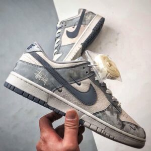 【AT3287】Nike x Stussy コラボレーションのヴィンテージスポーツシューズ - ユニークな迷彩デザインNike Dunk Low Retro ステューシー・ミッドナイトグレー染色ローカットカジュアルスポーツスニーカー