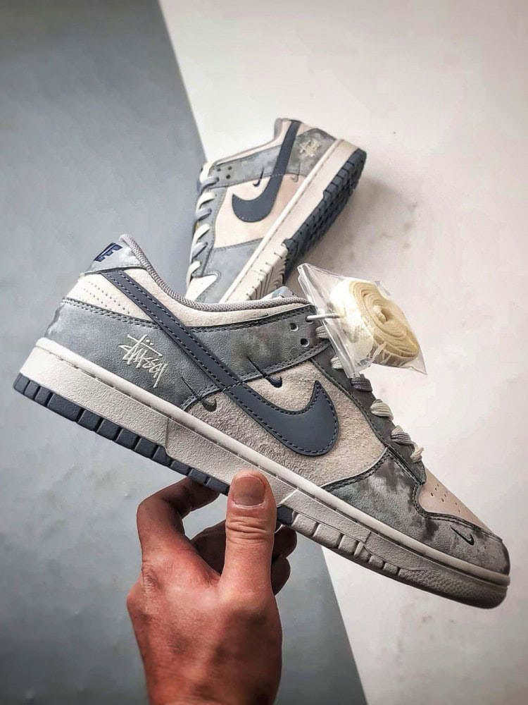 【AT3287】Nike x Stussy コラボレーションのヴィンテージスポーツシューズ - ユニークな迷彩デザインNike Dunk Low Retro ステューシー・ミッドナイトグレー染色ローカットカジュアルスポーツスニーカー