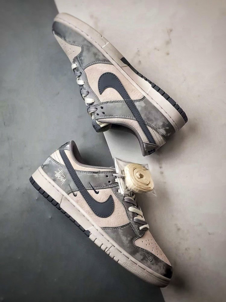 【AT3287】Nike x Stussy コラボレーションのヴィンテージスポーツシューズ - ユニークな迷彩デザインNike Dunk Low Retro ステューシー・ミッドナイトグレー染色ローカットカジュアルスポーツスニーカー
