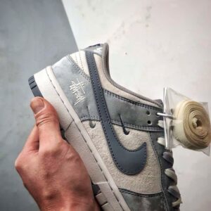 【AT3287】Nike x Stussy コラボレーションのヴィンテージスポーツシューズ - ユニークな迷彩デザインNike Dunk Low Retro ステューシー・ミッドナイトグレー染色ローカットカジュアルスポーツスニーカー
