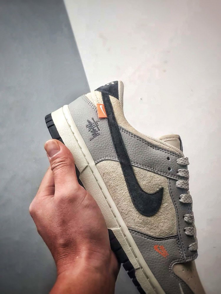 【AT3288】Nike x StussyのNike Dunk Low "Stussy"コラボスニーカーNike Dunk Low Retro ステューシー ミストグレー ブラック フック ローカット カジュアルスポーツシューズ