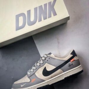 【AT3288】Nike x StussyのNike Dunk Low "Stussy"コラボスニーカーNike Dunk Low Retro ステューシー ミストグレー ブラック フック ローカット カジュアルスポーツシューズ