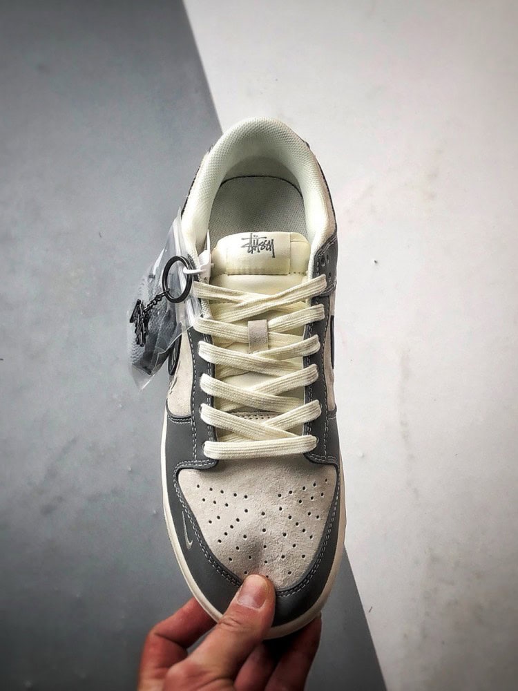 【AT3290】Nike x Stussy Nike Dunk Low “Stussy”コラボスニーカー Nike Dunk Low Retro ステューシー グレータウ ローヒール スニーカー
